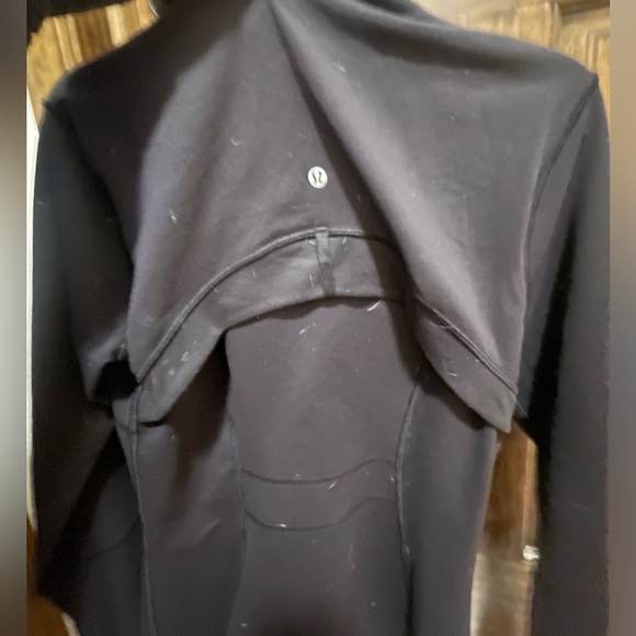 Black Lulu define jacket good as new just has some dog hair on it😅 - Picture 3 of 3